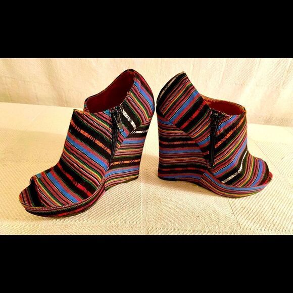 Charlotte Russe Black Colorful Wedge Heel Aztec Open Toe Shoes Women Sz 6 - Picture 1 of 9